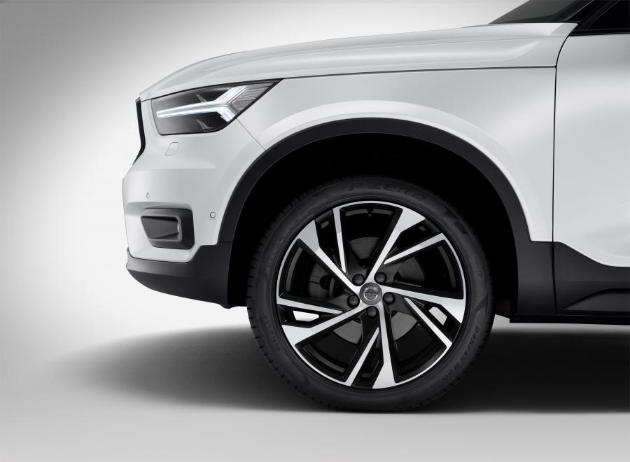 Колеса Volvo XC40 T5 R-Design 2017 года  (WW) (фото 25 из 68)